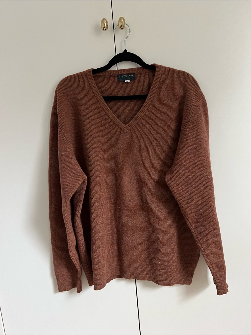 Vintage Taylor Collection Privée 100% Lambswool Brown V-Neck Sweater Size M